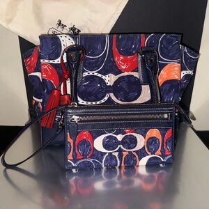 Coach Tote & Matching Wristlet Set - Bold Signature Print - Rare!